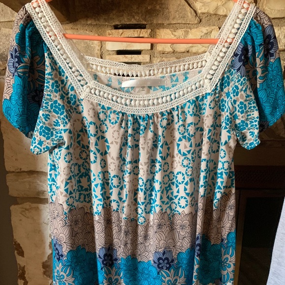 ✨3 for $25✨ Fun 2 Fun square neck top - Picture 1 of 7